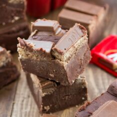 Easy 4-ingredient Kit Kat Fudge - Crazy for Crust