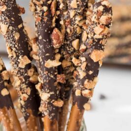 Chocolate Dipped Pretzels - Crazy for Crust