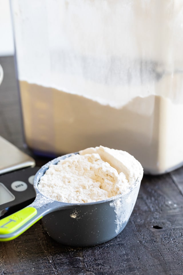 How To Measure Flour Correctly (Scoop & Level Method) - Sweets & Thank You