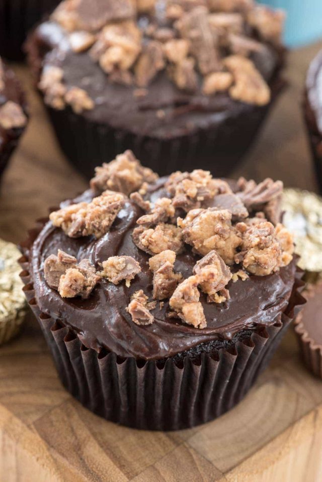 Peanut Butter Cup Cupcakes - Crazy for Crust