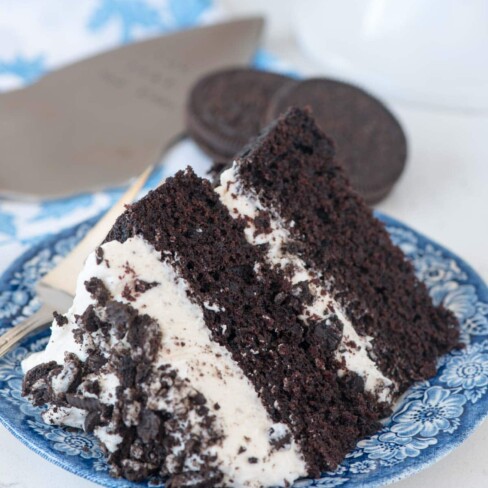 Extreme Cookies 'n Cream Oreo Cake - Crazy for Crust