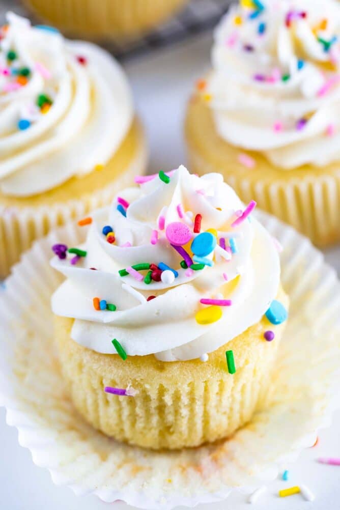 cute vanilla cupcakes