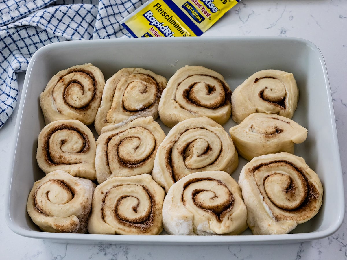 cinnamon rolls in pan