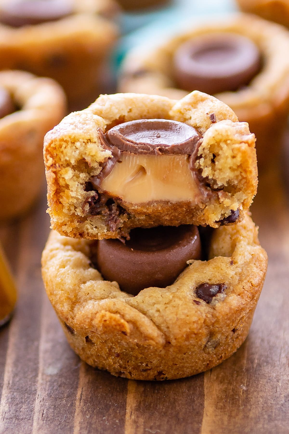 Cheesecake Stuffed Chocolate Chip Cookies - Cookies and Cups