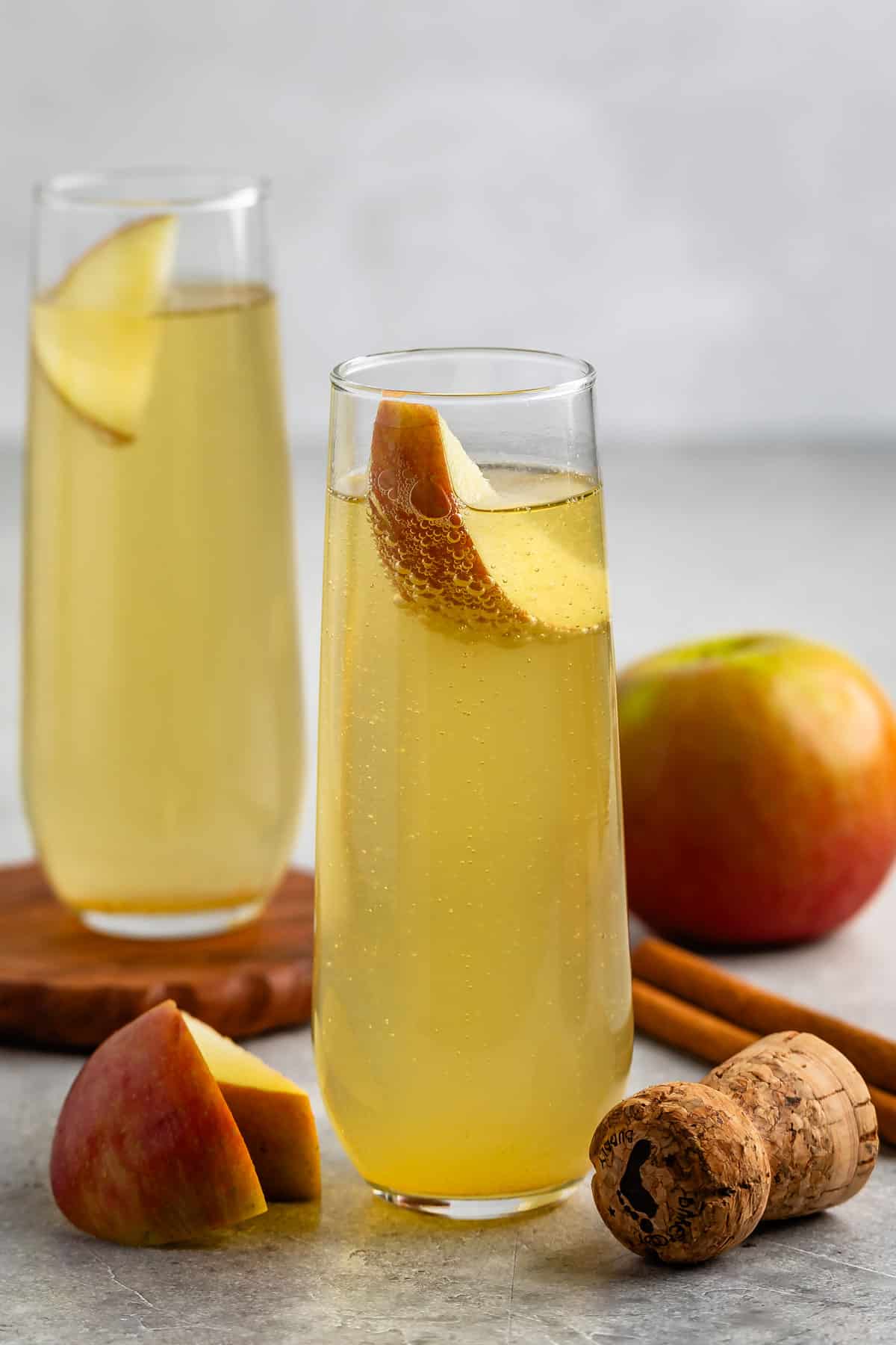 glass of apple juice