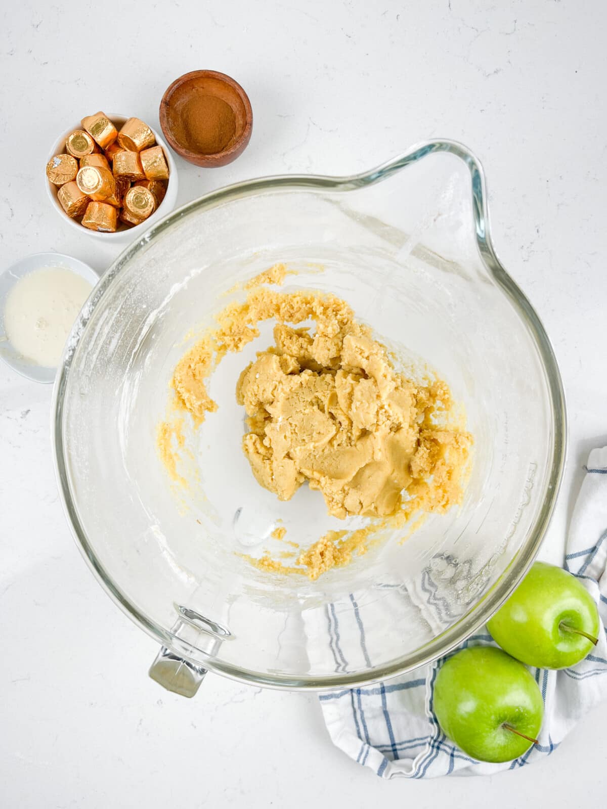 process shot of apple gooey bars.